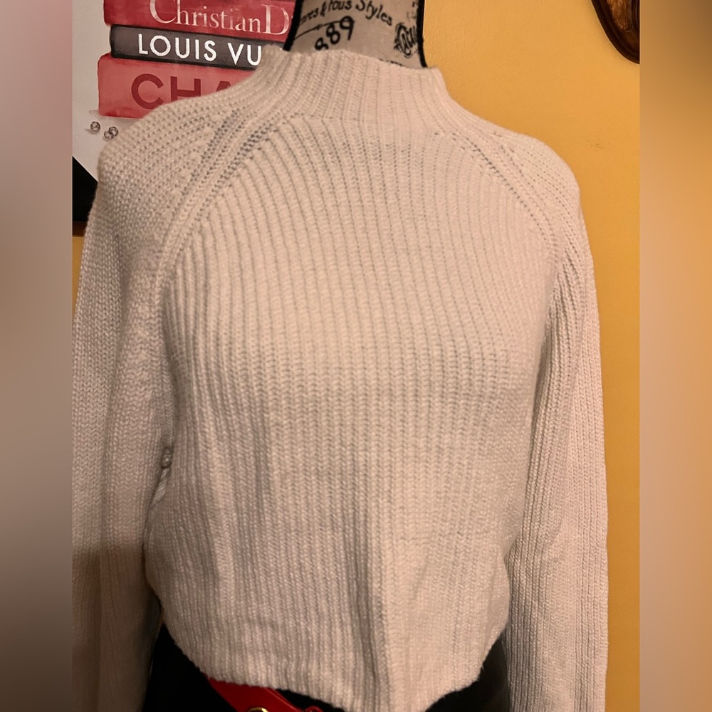 Hollister White Cropped Chunky Cable Knit Neck Sweater size M - Picture 5 of 8